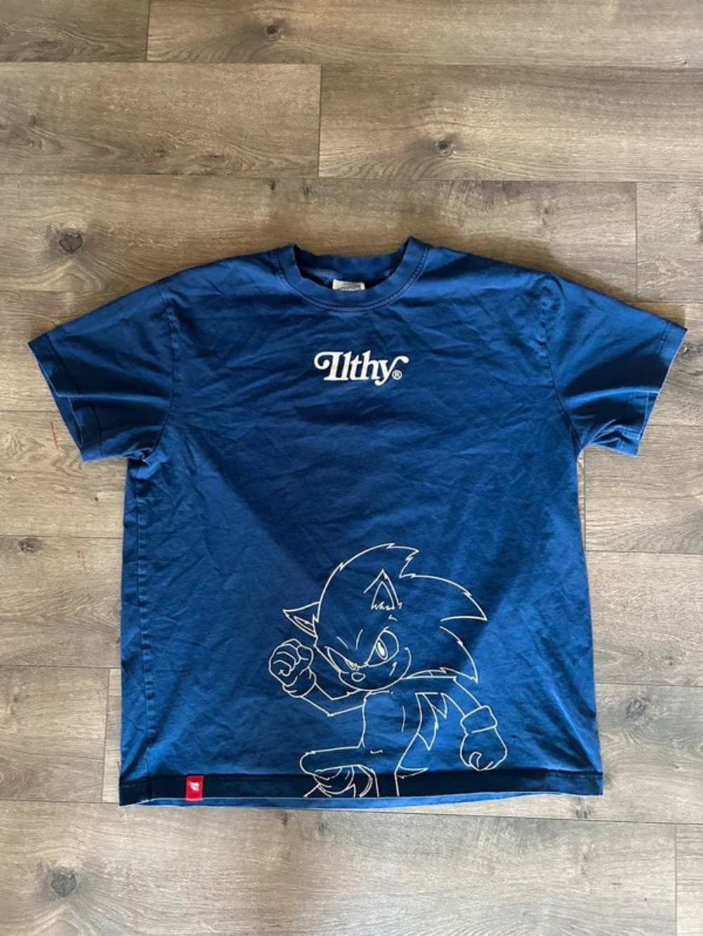 Ilthy sonic the hedgehog graphic tee size L